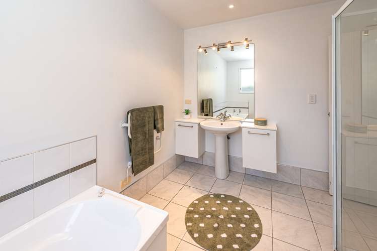 4 Banks Place Tawhero_5