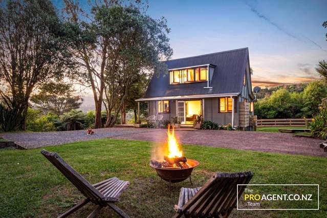 Titirangi Character Home on 1 Acre