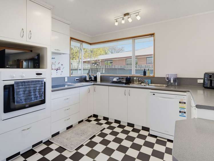 27 Karina Crescent Redwoodtown_6