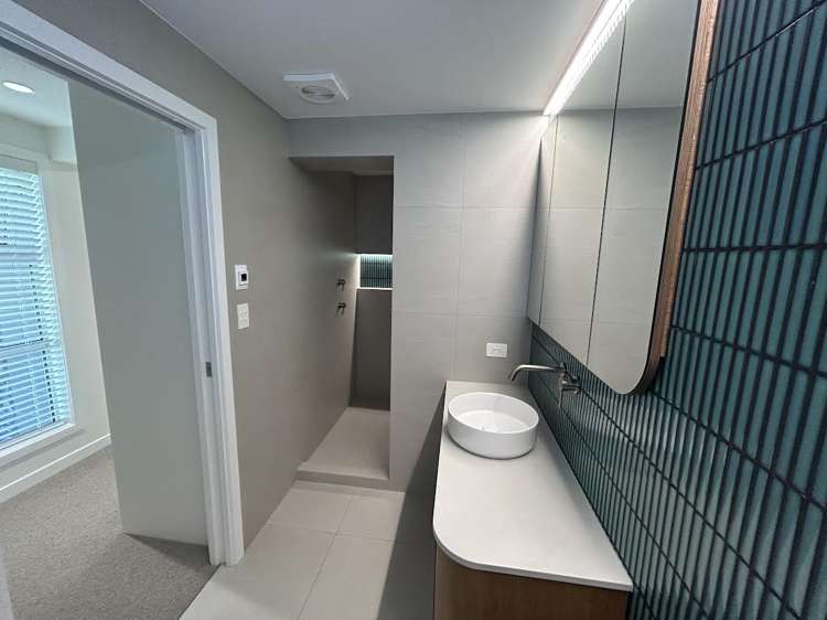 8 Meanda Gardens Sunnyhills_25