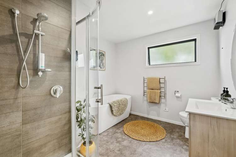 50 Barry Avenue 10126_4