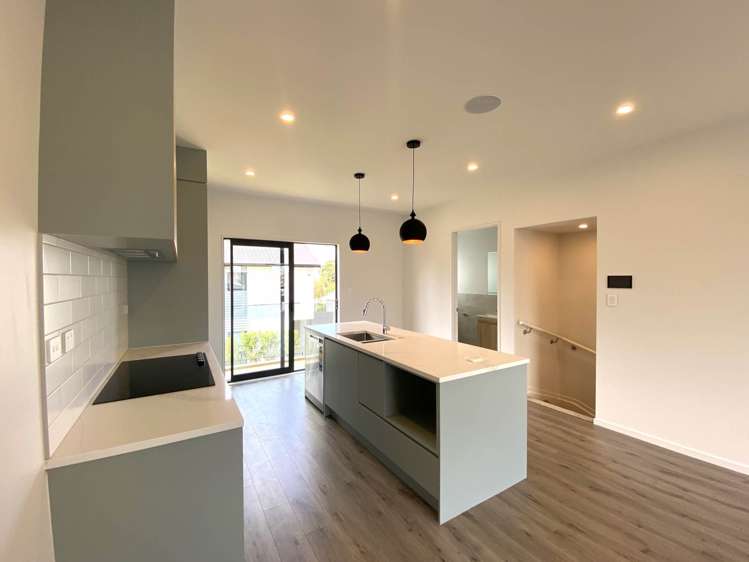 2/107 Hobsonville Road Hobsonville_4