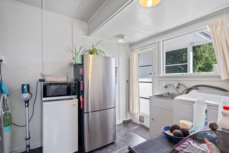 586 Tay Street Hawthorndale_14