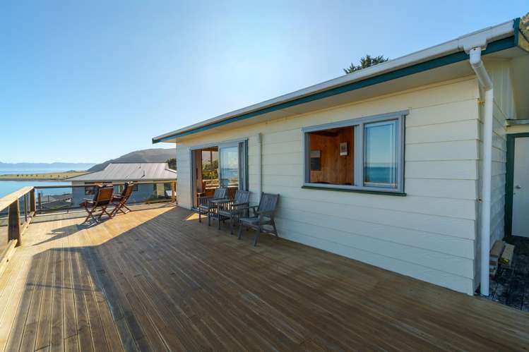 22 Seaview Avenue Cape Palliser_15