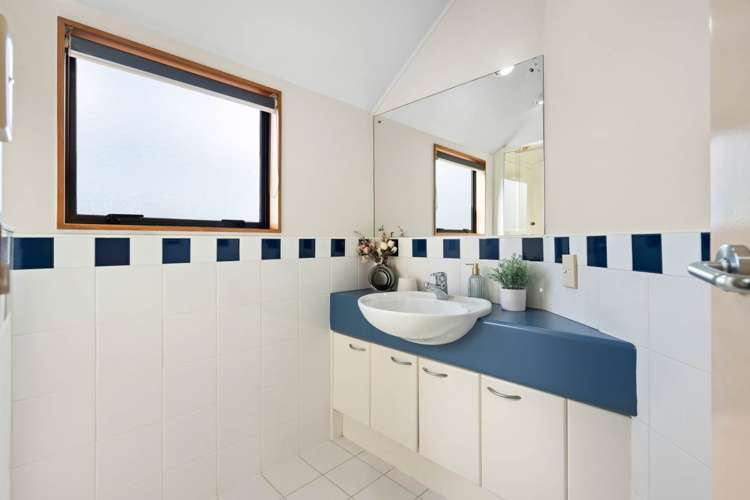 2/6 Eastern Beach Road Eastern Beach_18