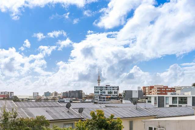 Sunny, City-Fringe Living