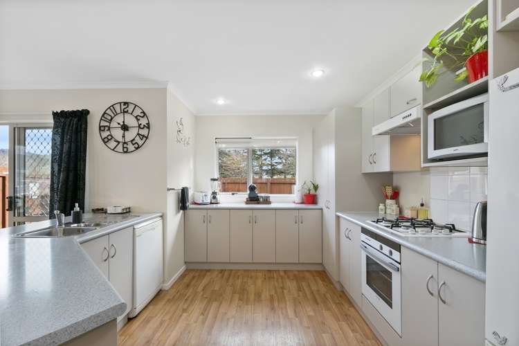 1 Woodland Grove Wainuiomata_3