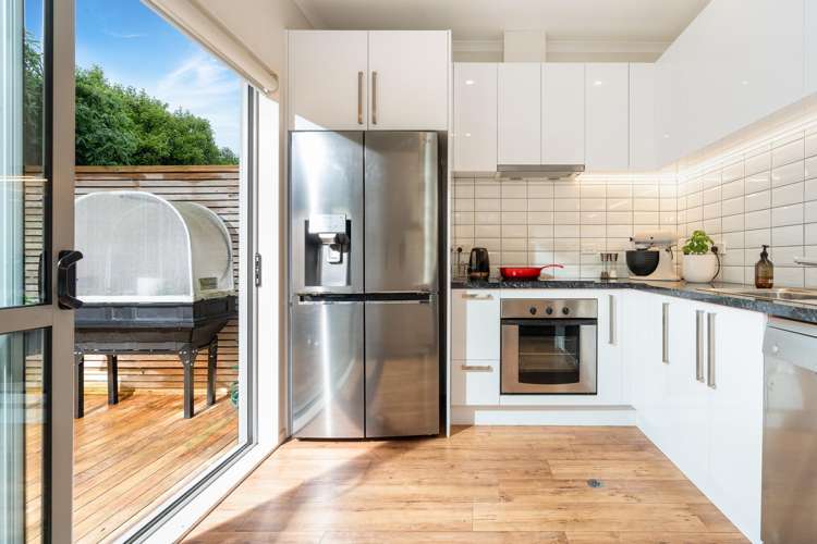 U2/123 The Parade Island Bay_15