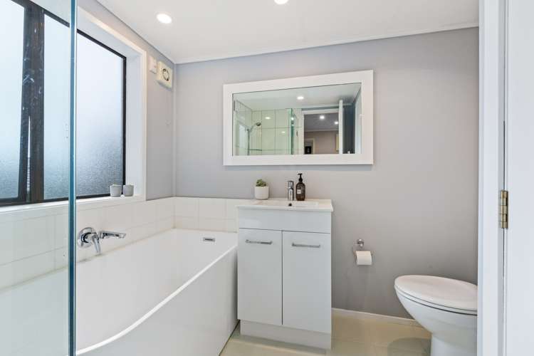 504 Beach Road Murrays Bay_20