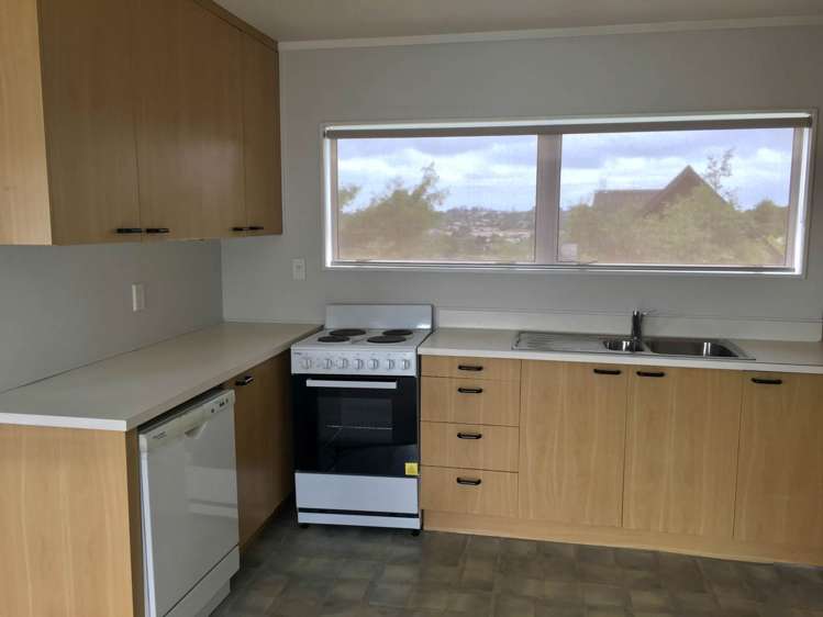 11B Helicon Place Sunnynook_12