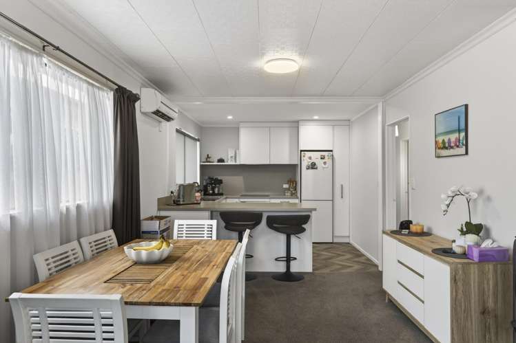 1/6 Hoyle Place Westown_10