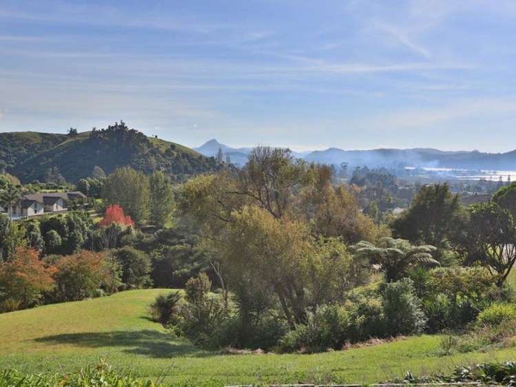 8 Governors Heights Whangamata_30