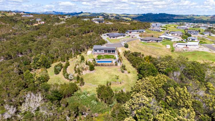 19 Sunrise Place Cable Bay_40