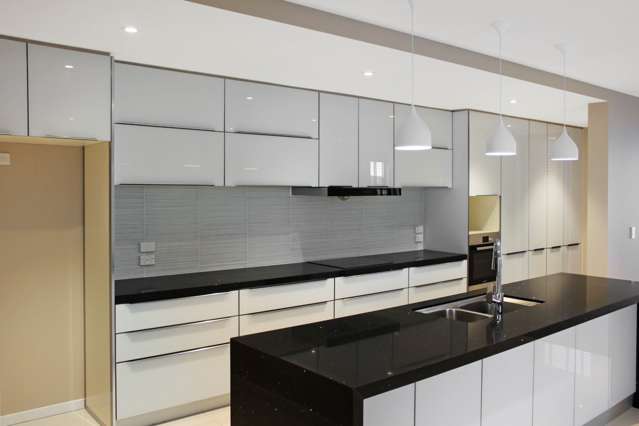 77 The Runway 1578_1