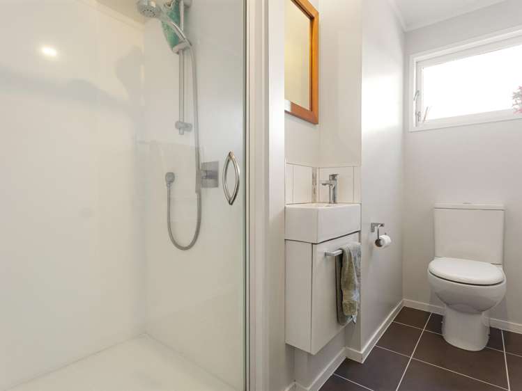 23 Gilbass Avenue Hamilton Lake_13