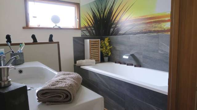 Charming 1-Bed Beachside Retreat