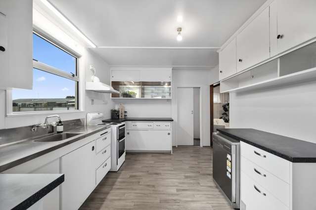 31 & 31A Kawaha Point Road Fairy Springs_4