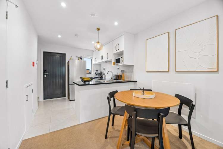 17/18 Hewlett Road Massey_2