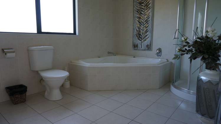 106 Meadowland Drive_4