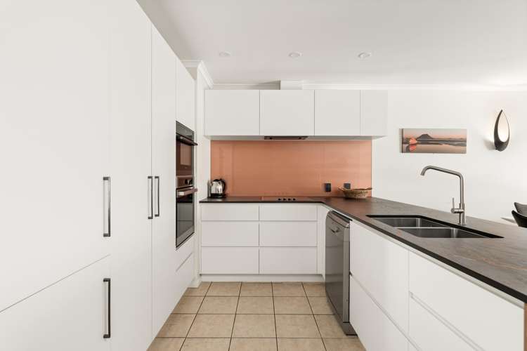 111/136 Marine Parade Mt Maunganui_3