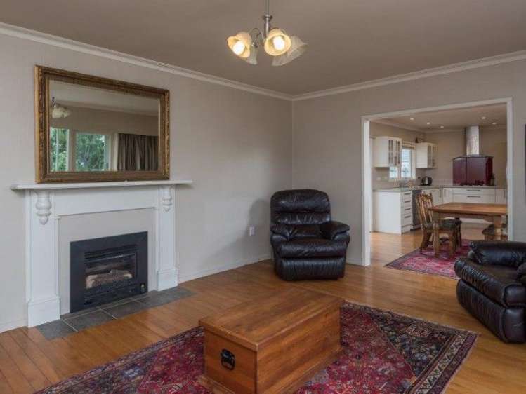 19 Neale Avenue Stoke_10