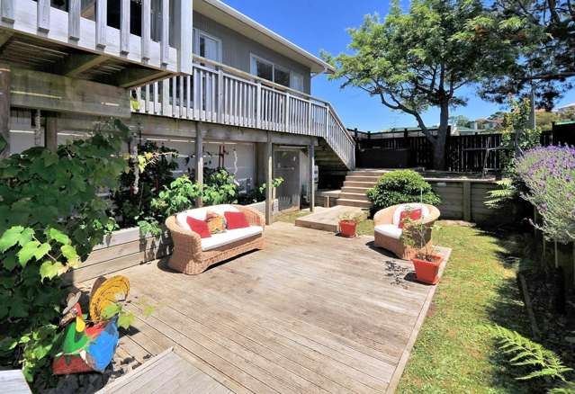 Glamorgan house with garden and view