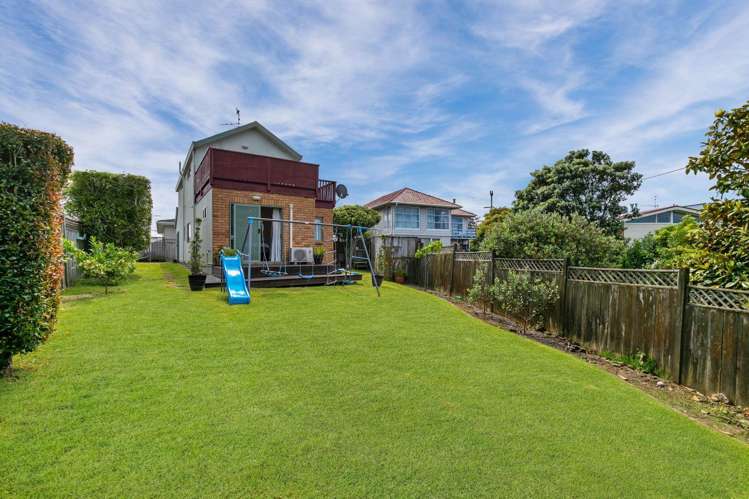 2/267 Glenfield Road Hillcrest_13