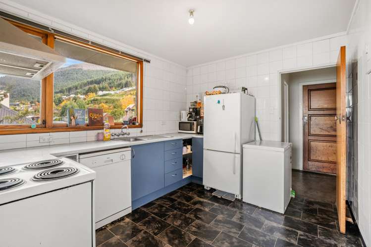 69 Wynyard Crescent Fernhill/Sunshine Bay_6