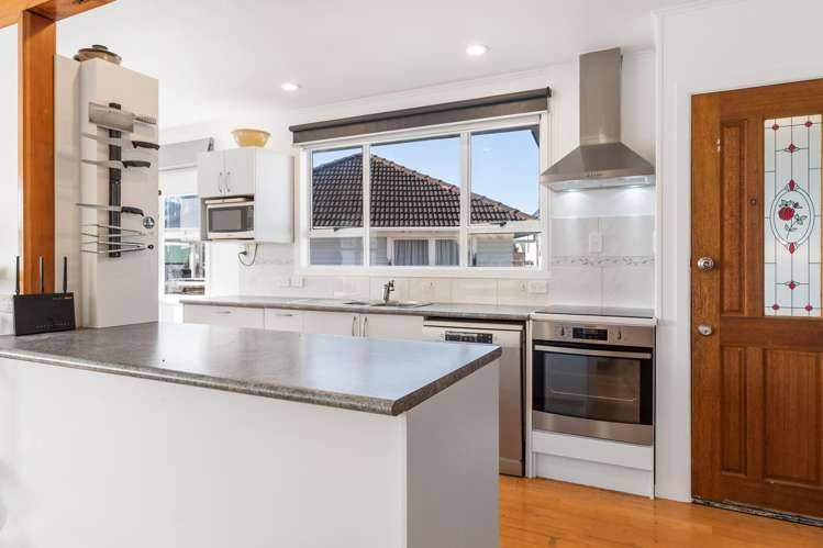 8 Montmere Avenue Te Atatu Peninsula_5