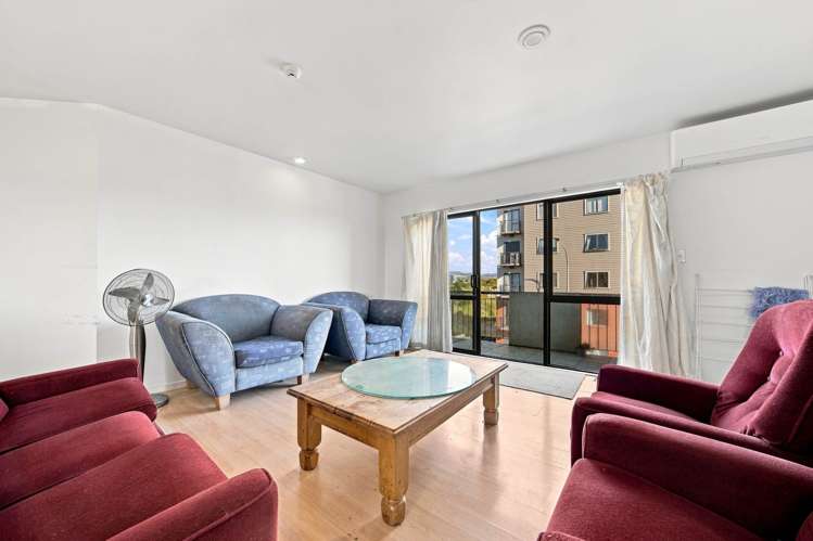 6/12 Crown Lynn Place_1
