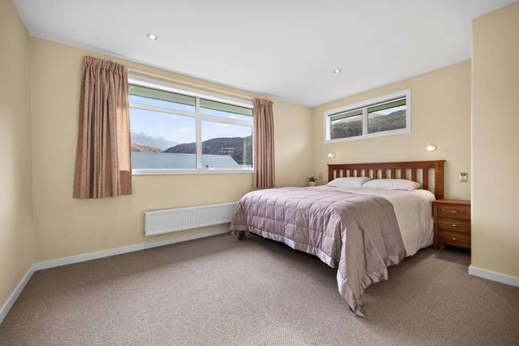 7 Innes Place Arrowtown_22