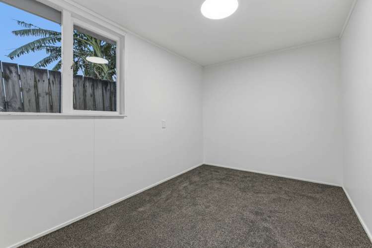 2/9 Maplesden Drive Clendon Park_11