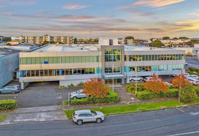 411M² ONEHUNGA OFFICE