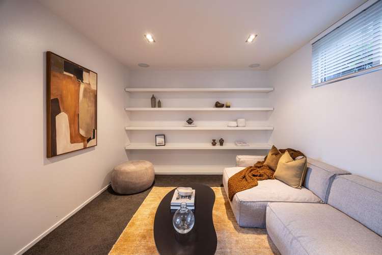 363 Peninsula Road Kelvin Heights_8