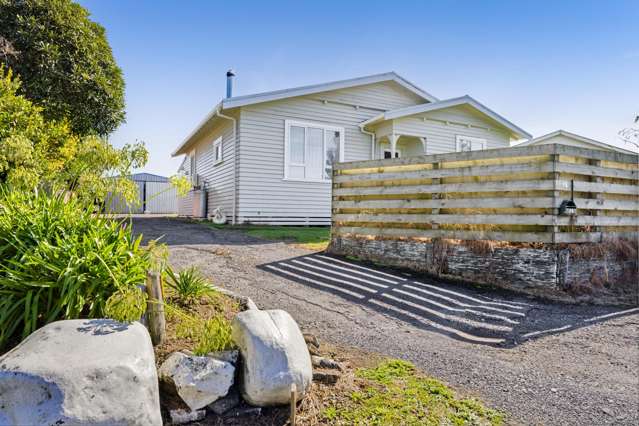 FAMILY LIVING WITH A VIEW TO LOVE