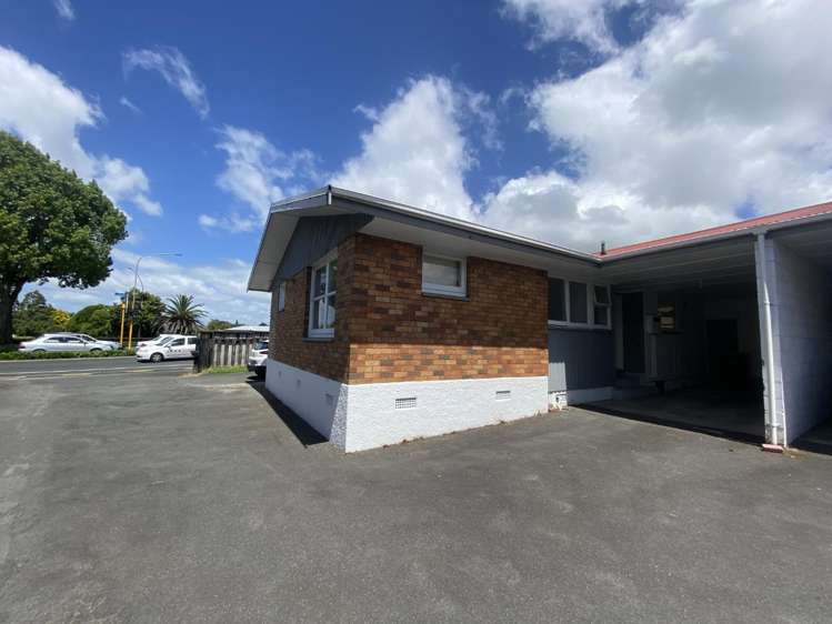 1370 Victoria Street 3283_9