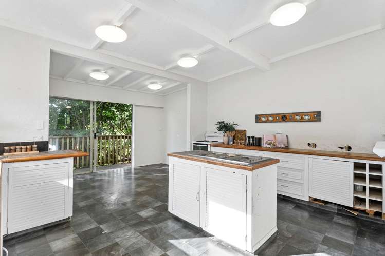 12 Tui Crescent Waiatarua_8