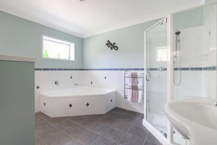 6 Rowe Road Ohauiti_13