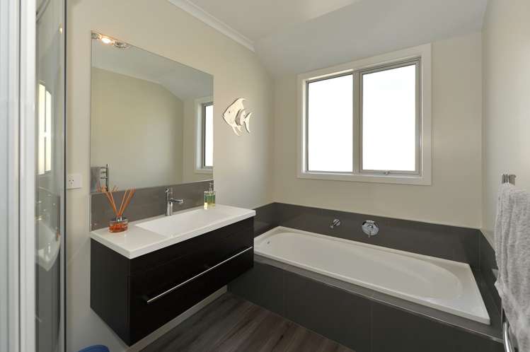 86 Washbourn Drive Richmond_18