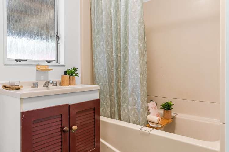 24 Waimahanga Road Onerahi_10