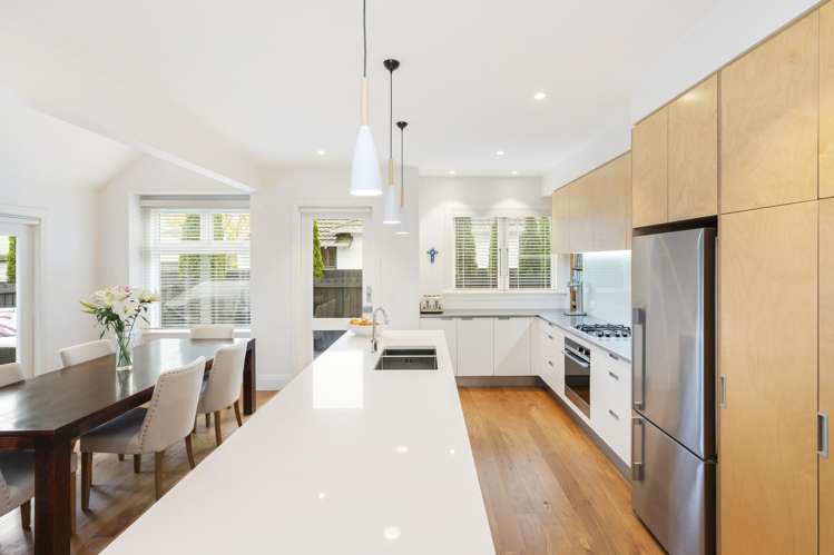 111 St Andrews Square Strowan_2