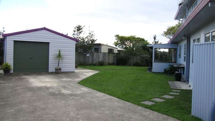 16 Atherfold Crescent Greenmeadows_10