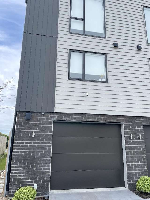 3 Bedrooms, Garage  and Sky City Views
