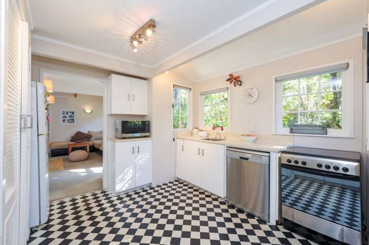 207 Laingholm Drive Laingholm_5