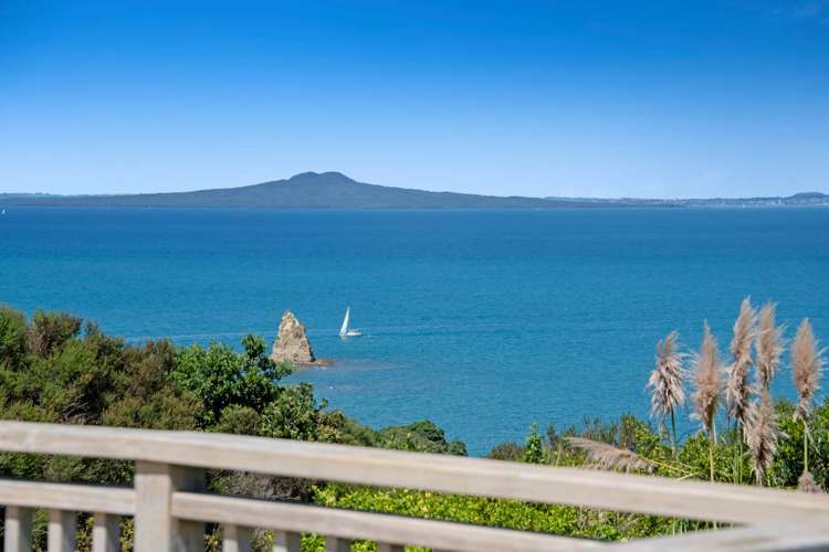 29 Roberts Road Matakatia_23