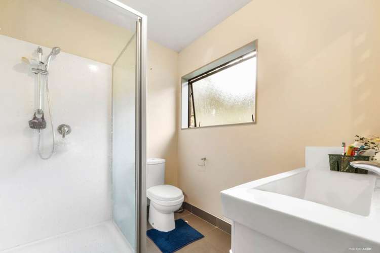 17b Scotstoun Place Glen Eden_9