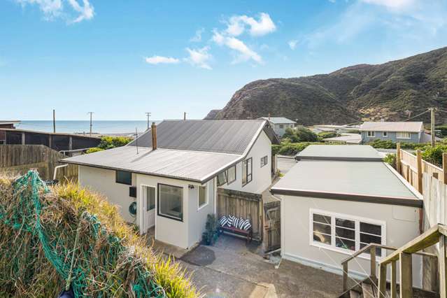 1083 Makara Road Makara Beach_2