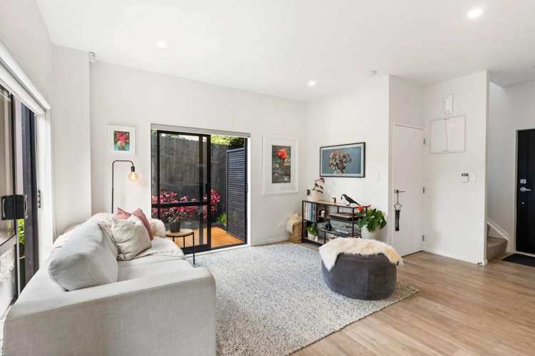 8A Edgar Pearce Place 10679_5