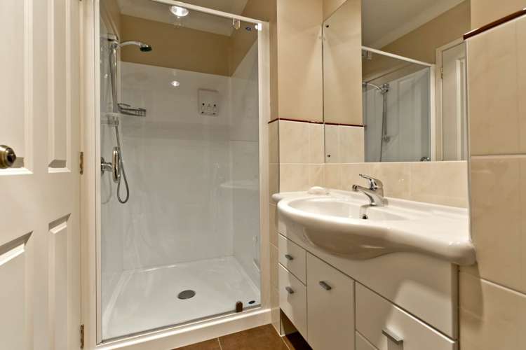 2 Manon Crescent Greenhithe_15