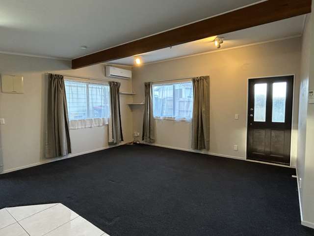 11A Moxham Grove Massey_1